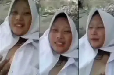 Ngewe Gadis SMA di Batu Sungai Becek Ganas Hot